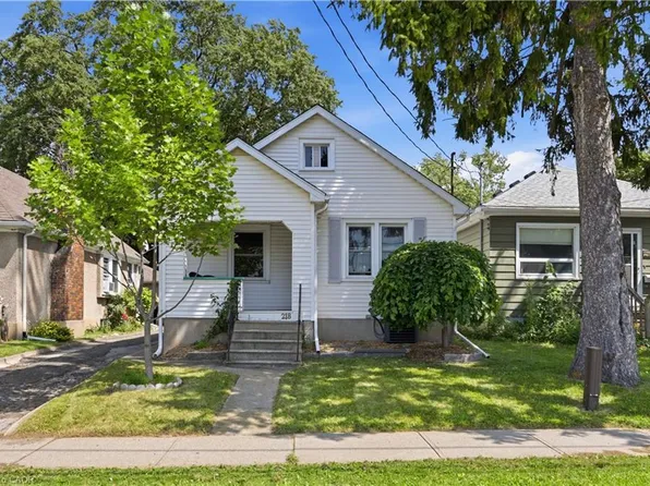 218 Lake St, Saint Catharines, ON L2R 5Z2