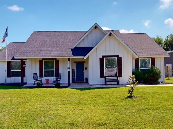 57 Lavaca St, Vanderbilt, TX 77991
