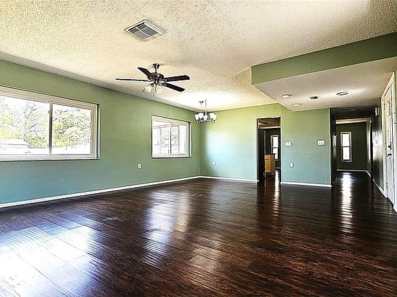 2nd image of 1524 Newhope Rd