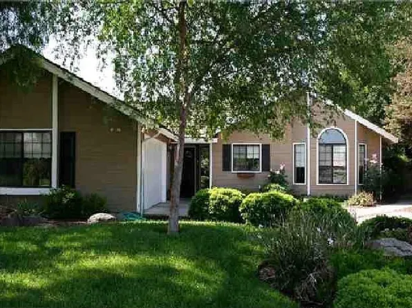 285 W Ash Ave, Hanford, CA 93230