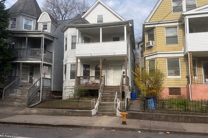 1st image of 185 Seymour Ave