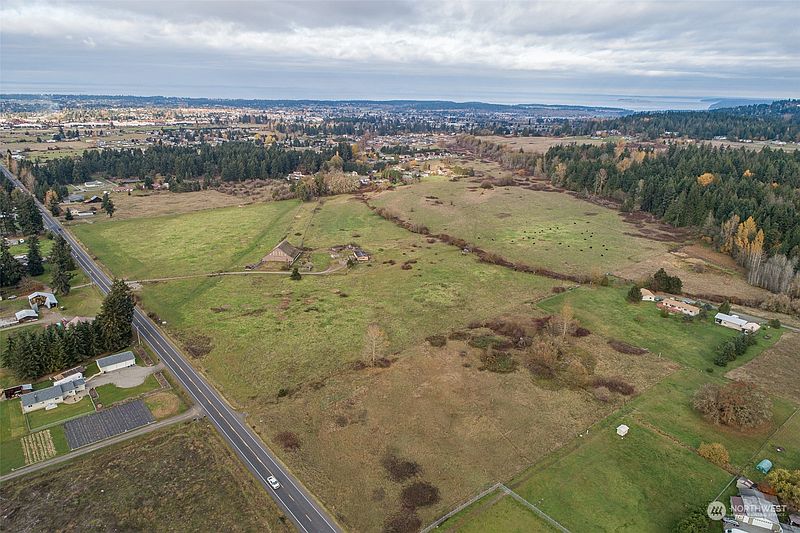 3rd image of 1239 River Road