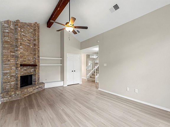 2nd image of 9 S Brook Pebble Ct