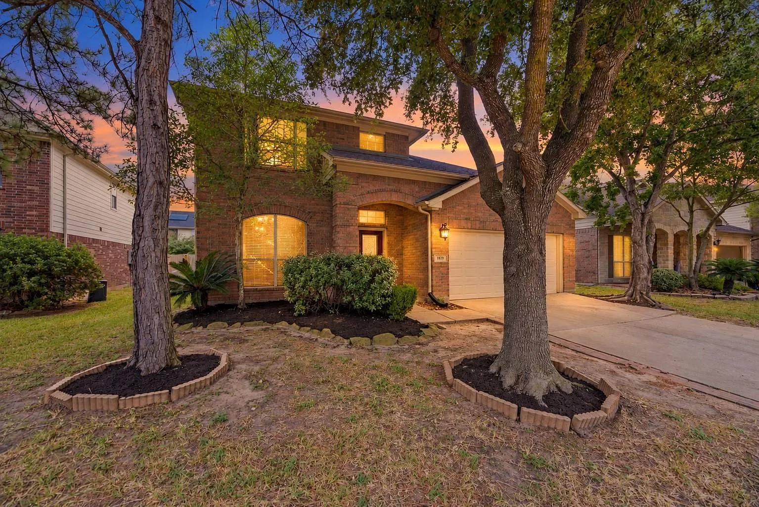4 bed, 2.5 bath, 2220 sqft, $2,295 — Photo 1