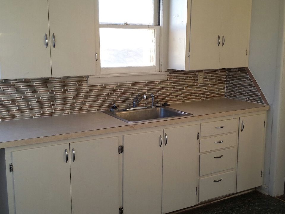 2nd image of 524 NW 112th St