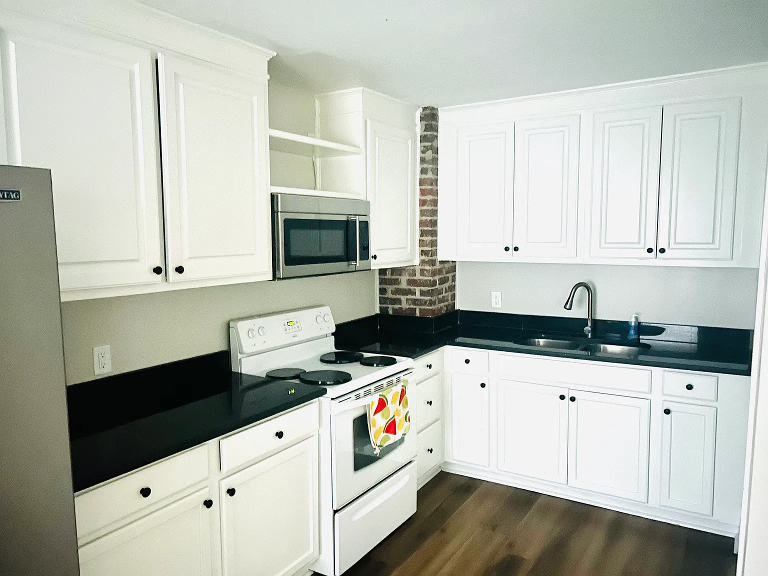 3 bed, 1100 sqft, $1,650 — Photo 3