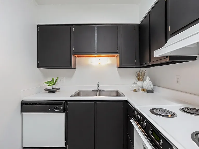 Wood Creek Apartments — Photo 20