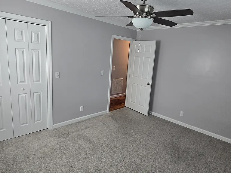2 Lambeth Ct — Photo 35