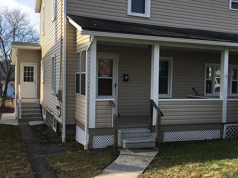 210 Somerset Ave — Photo 1