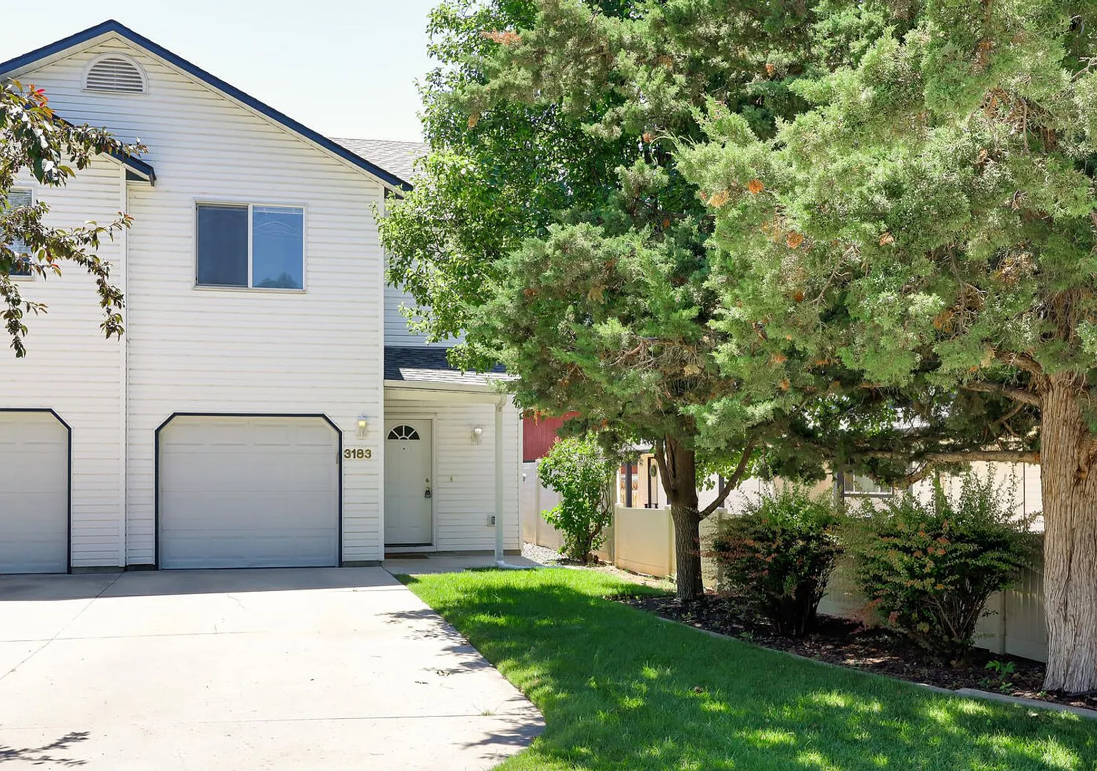 Spacious 3 Bed, 2.5 Bath Home with Garage - Prime Location! — Photo 1