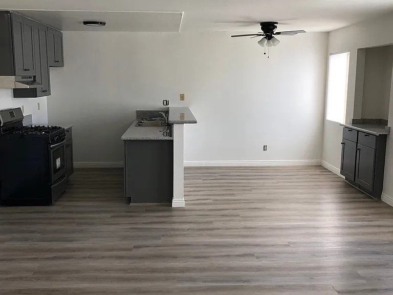 1201 N. Mansfield Ave. — Photo 7