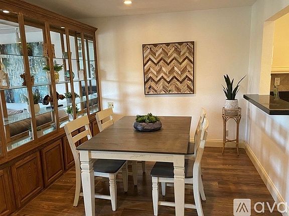 4th image of 615 Island View Cir #615