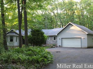 8042 N Asterwood Ct, Middleville, MI 49333