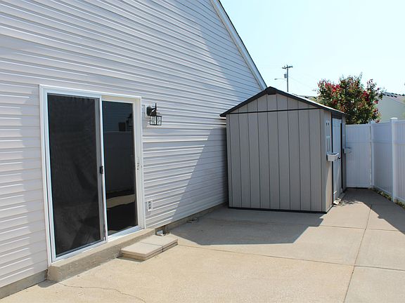 2nd image of 707 Dellwood Dr
