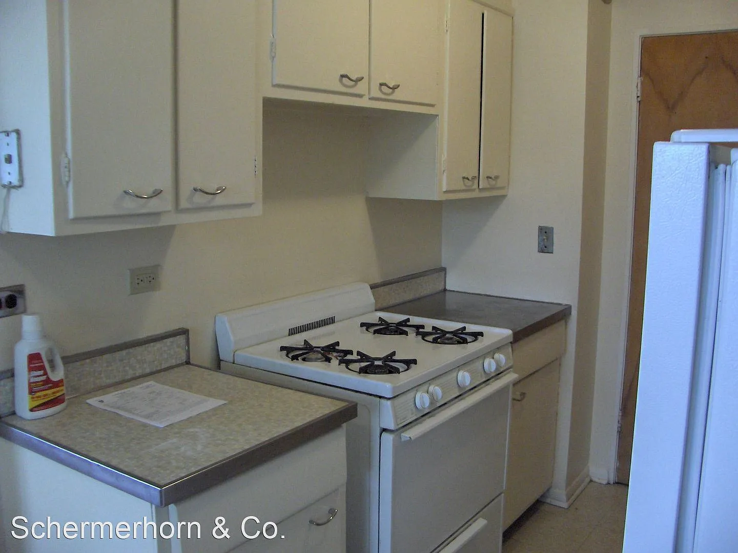 304 - *2113-15 Darrow Building* — Photo 4