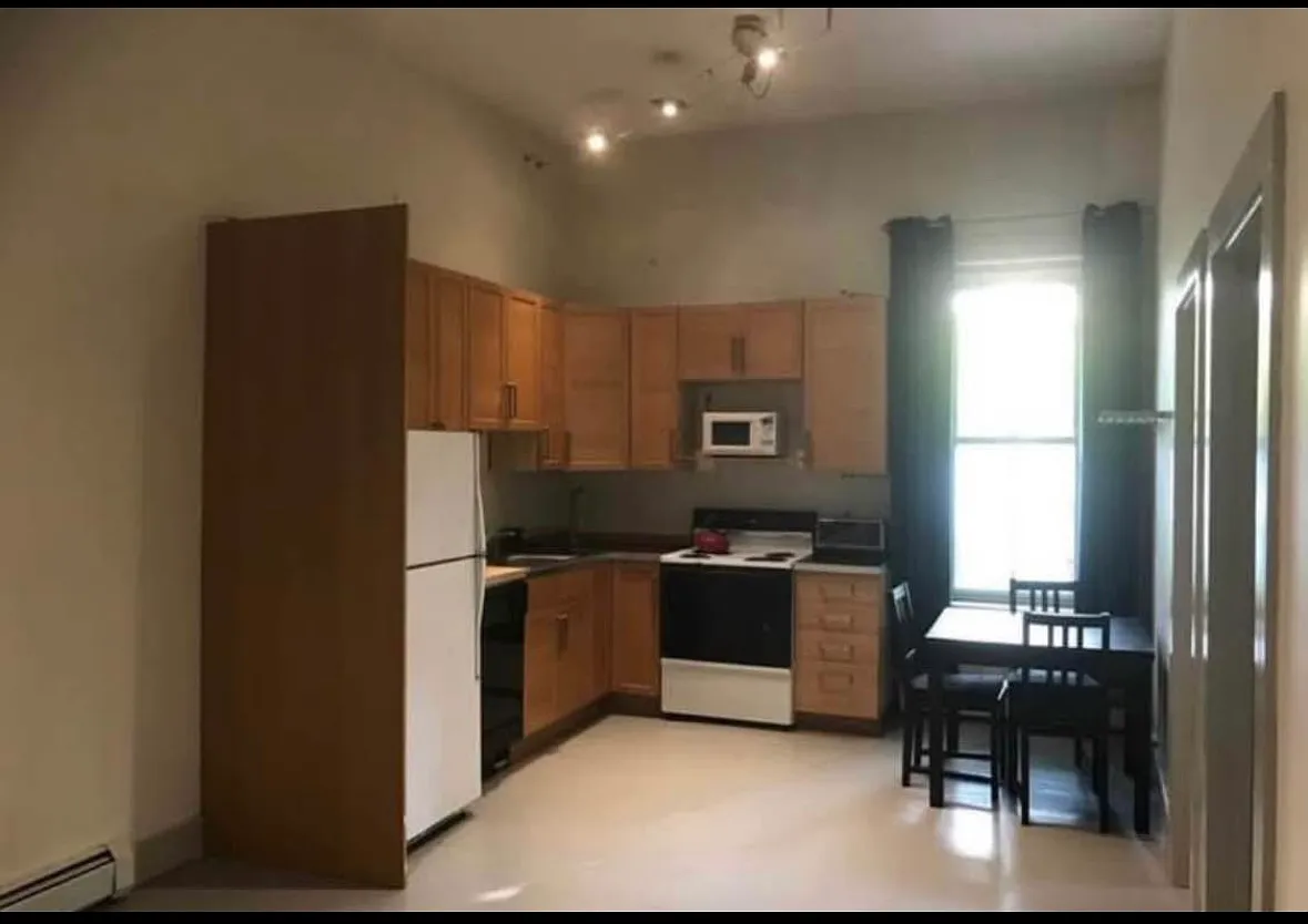 3 bed, $2,200 — Photo 1