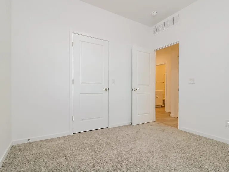4904 S 107th Ln — Photo 9