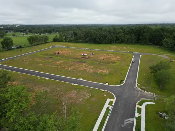 N Mount Olive St #2, Siloam Springs, AR 72761