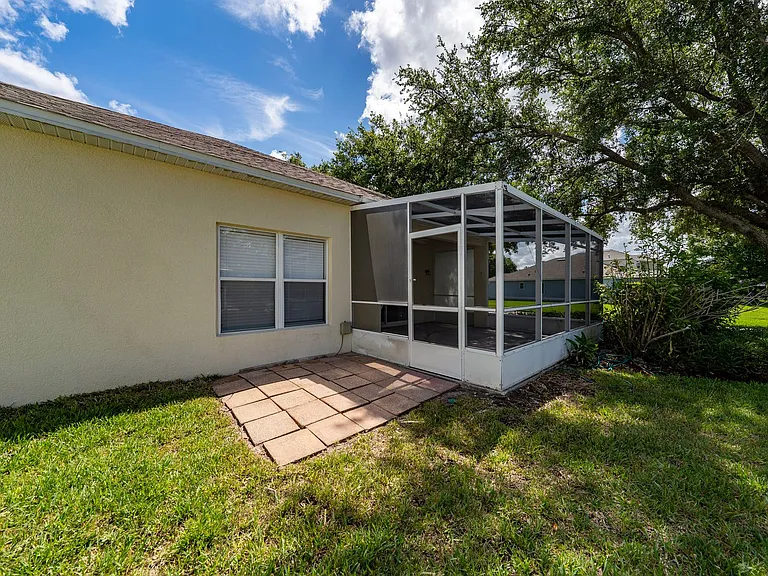 9724 Myrtle Creek Ln — Photo 36