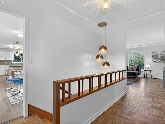 4th image of 708 Manzanita Way