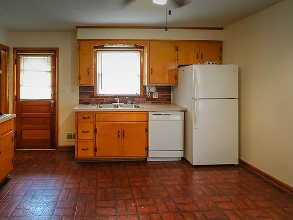 4th image of 3116 Daviess St