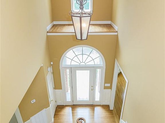 3rd image of 1008 Woodlands Cv