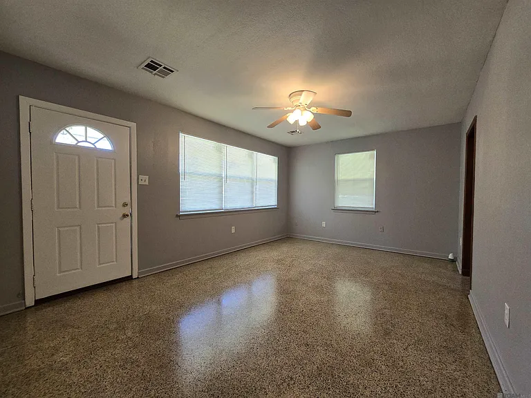 1465 Aster St — Photo 4