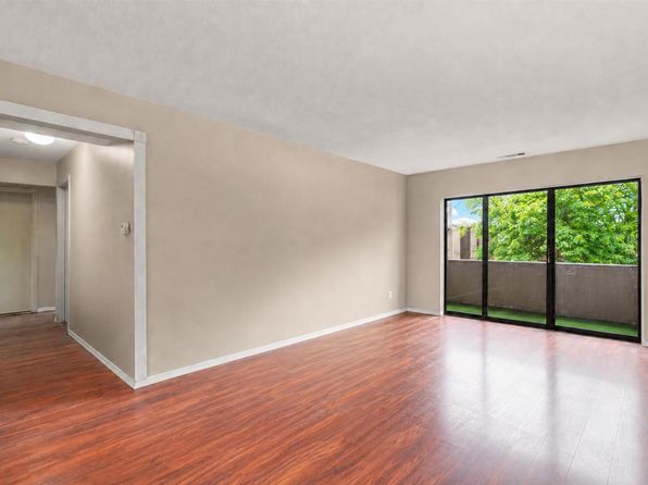 24 Shrewsbury Green Dr Unit J
