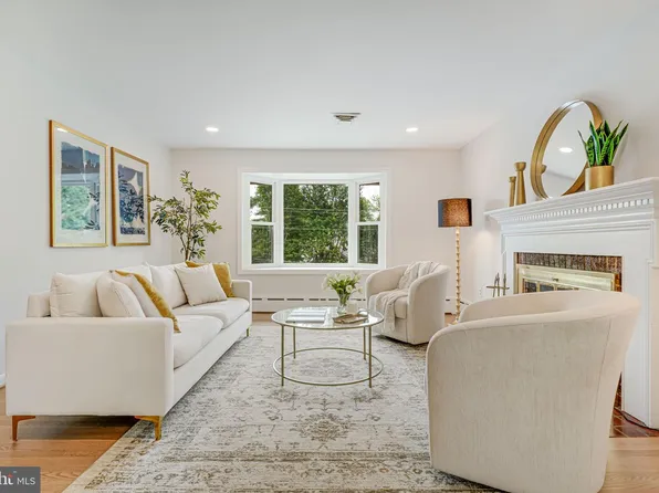 2566 Military Rd, Arlington, VA 22207