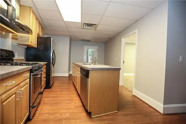 2 bed, 1.0 bath, 1000 sqft, $1,695 — Photo 2
