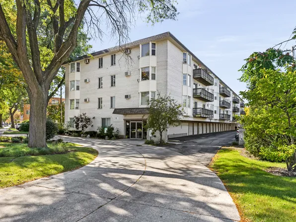 8232 Niles Center Rd APT 304, Skokie, IL 60077
