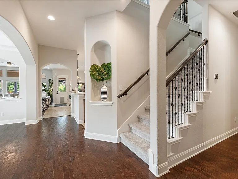 12305 Lostwood Cir — Photo 3