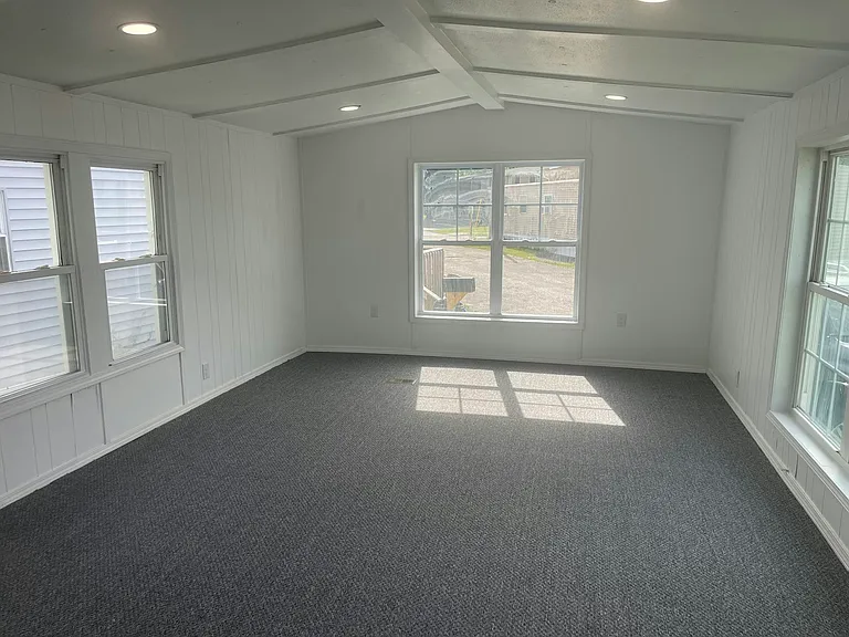 2713 Everett Dr — Photo 1