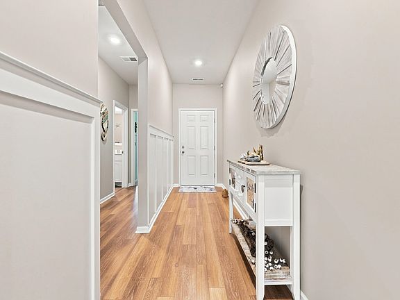 4th image of 179 S Reindeer Rd.