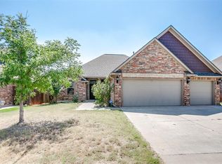 11820 SW 17th St, Yukon, OK 73099