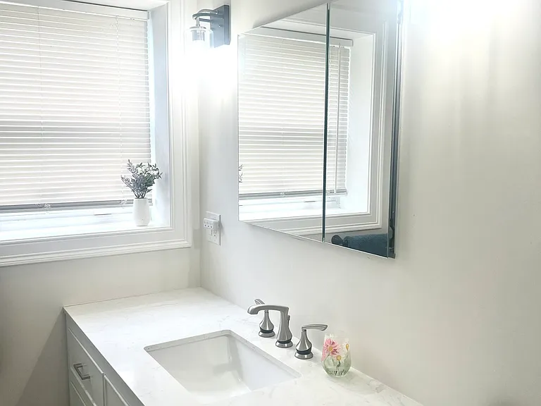 77 Lynn Shore Dr #1 — Photo 35