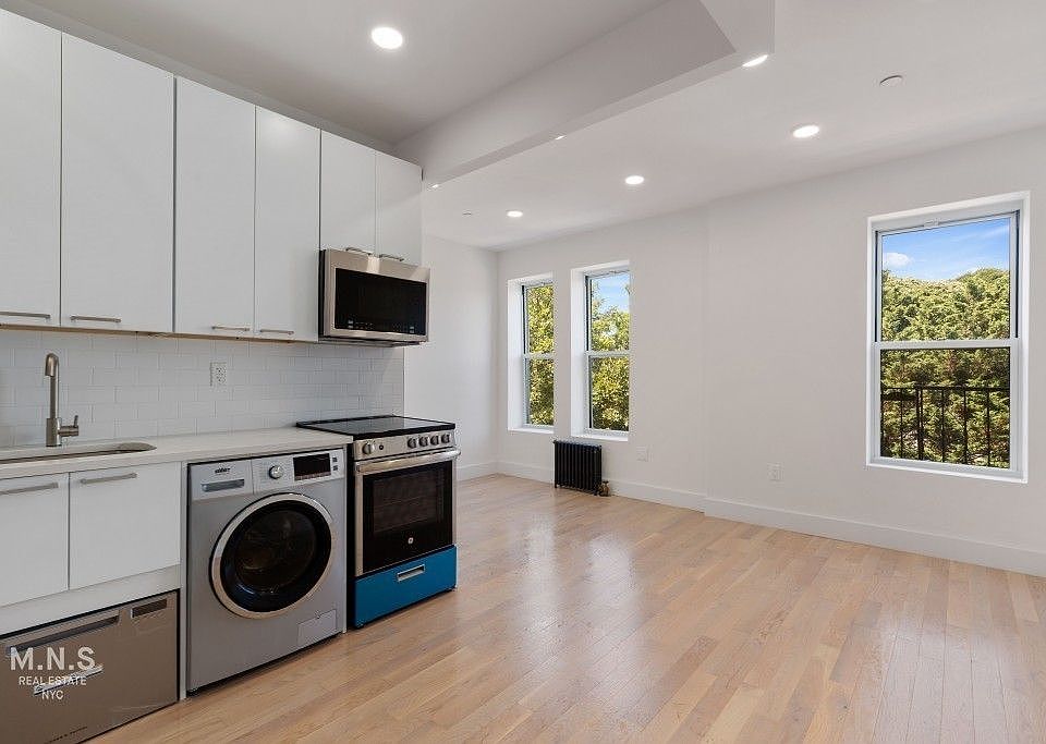 1st image of 975 Washington Ave #4I1