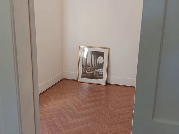 Glimpse of 1st bedroom from livingroom