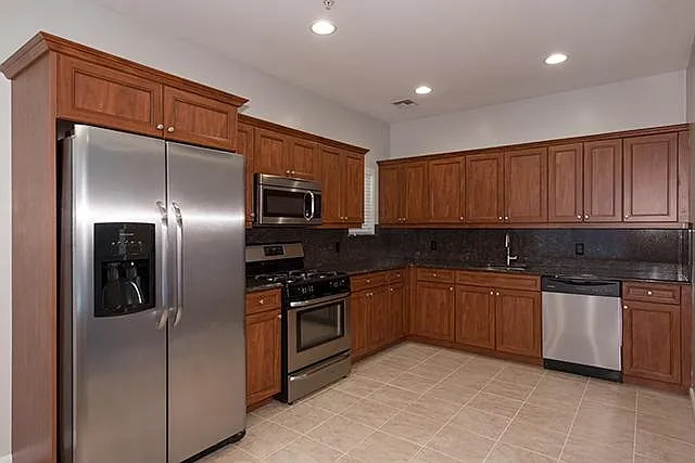 Fairfield Knolls East — Photo 6