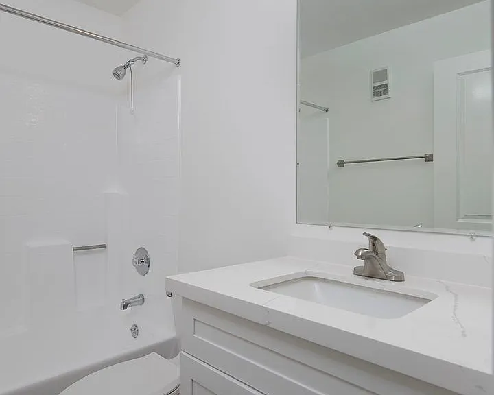 Mission Pacific Apartments — Photo 25