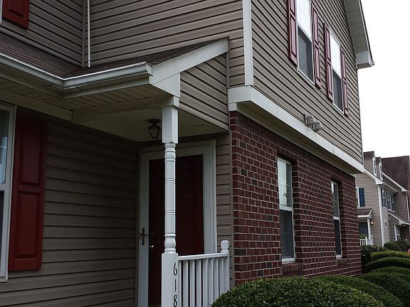 2nd image of 618 Willow Green Ct