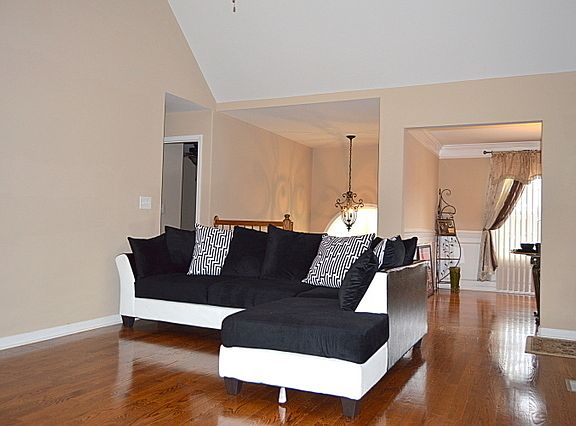 2nd image of 2948 Brewster Dr