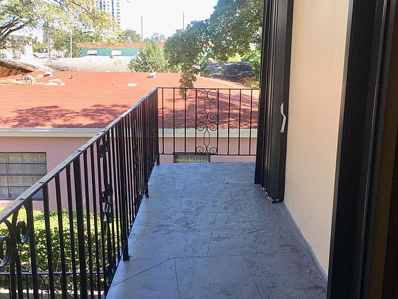 3rd image of 2335 NE 172nd St APT 5