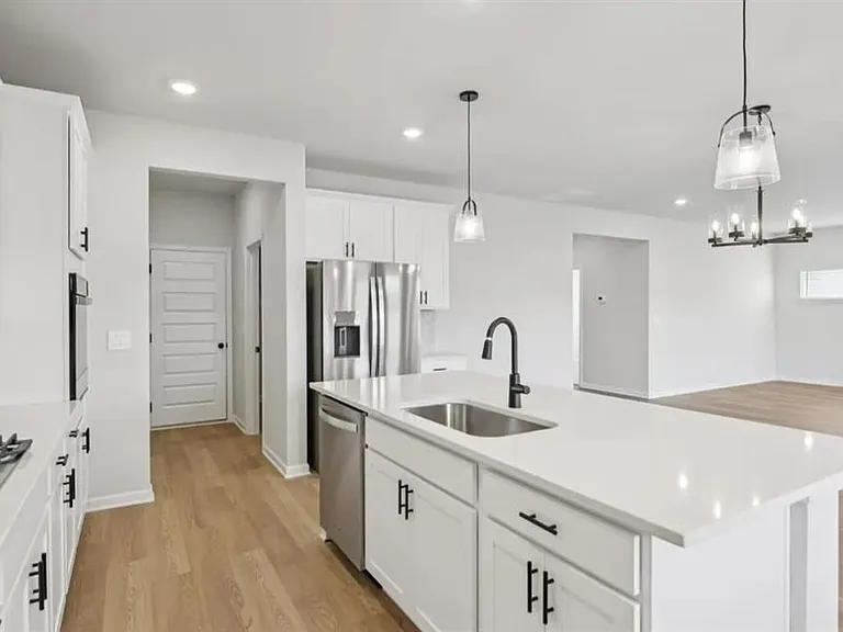 2828 Sweet Red Cir — Photo 7