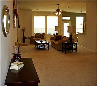 3rd image of 2904 Maple Creek Dr