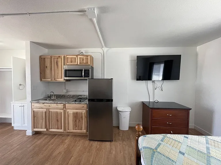 601 E North St #A — Photo 4