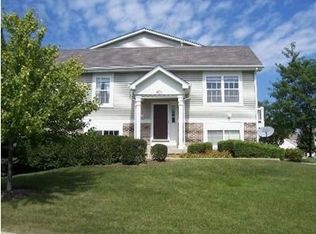 565 Holiday Ln, Hainesville, IL 60073