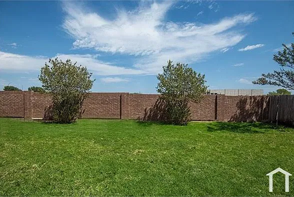 5 bed, 3260 sqft, $3,500 — Photo 4