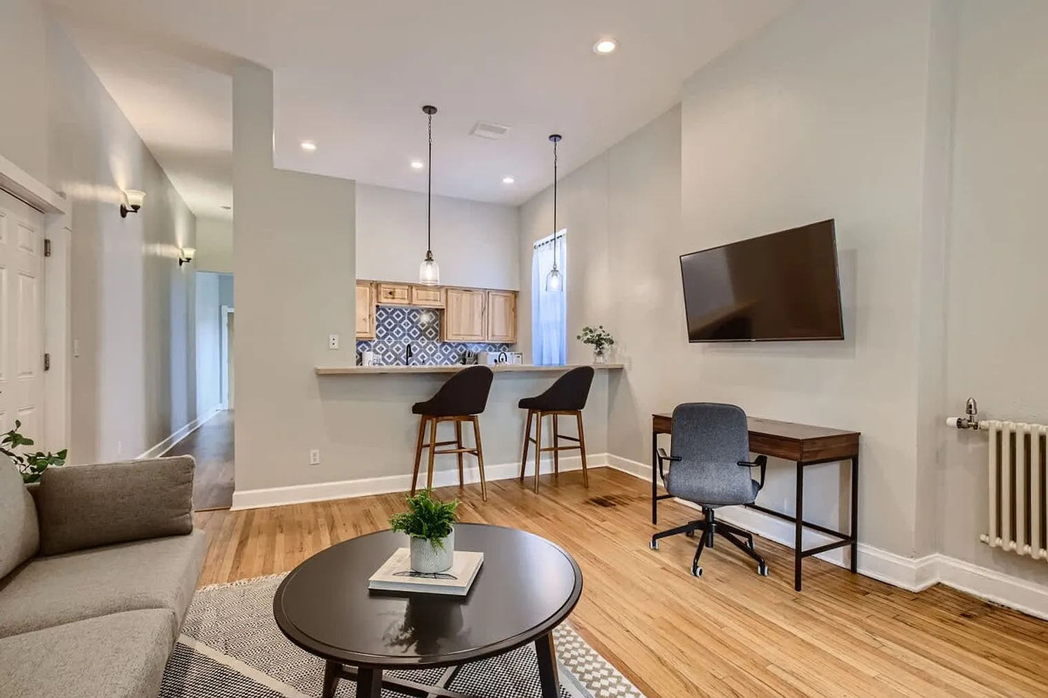 1 bed, 1.0 bath, 656 sqft, $2,661 — Photo 1