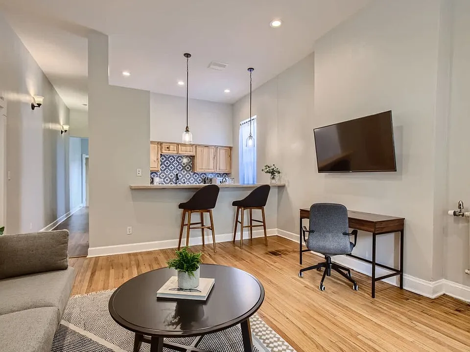 2805 E 16th Ave #1-ID1026251P
